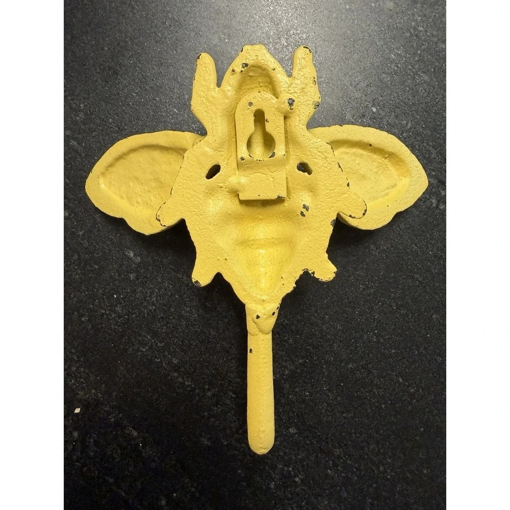 Set of 2 Yellow Cast Iron Bee Wall‎ Hooks Rustic Distressed Coat Hat Key Hooks
